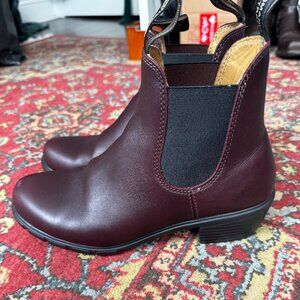 Blundstone Heeled Boots Shiraz US 10.5/EU 41.5 RUNS 1 SIZE SMALL ***Fits 9.5***